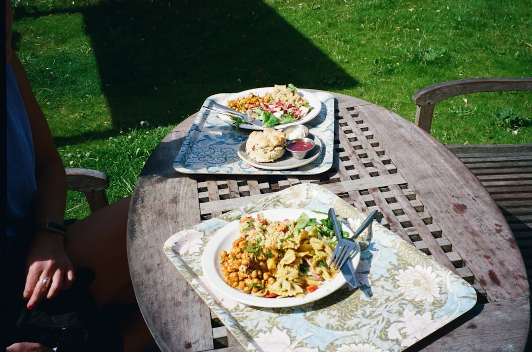 Orzo au maïs rôti, courgette et feta - le pique-nique de juillet