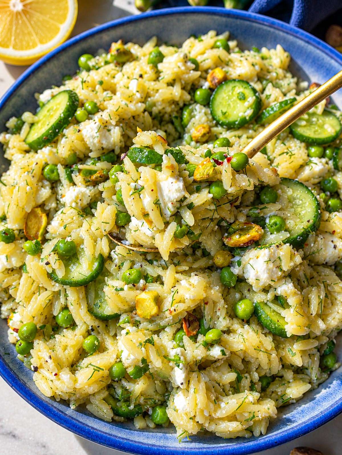 Salade d'orzo au citron, feta et petits pois - la préparation d'avance qui sauve l'été