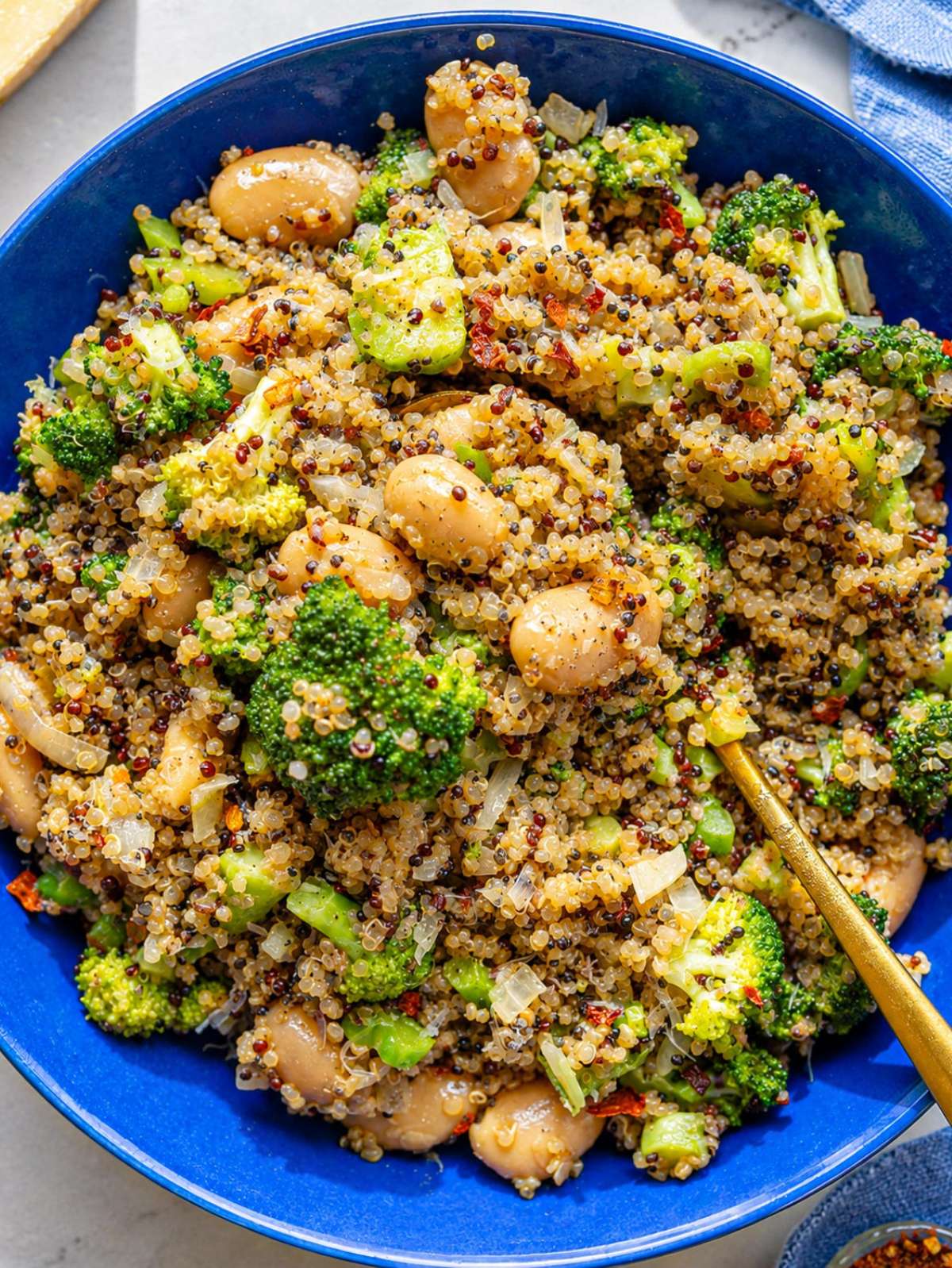 Broccoli, quinoa e limone in padella - il piatto unico per le sere di fretta